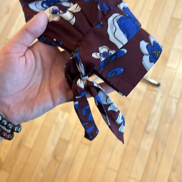 LS Flower Ansel Tie Cuff V-Neck Blouse - Picture 4 of 7